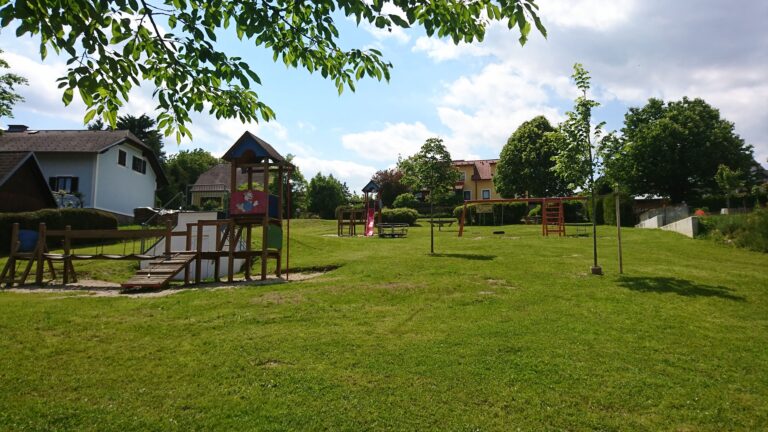 Spielplatz Siedlung 030621d