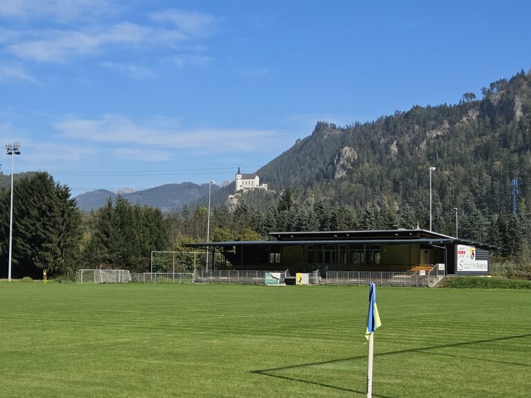 Sankt Peter-Freienstein_Tribünendach 2